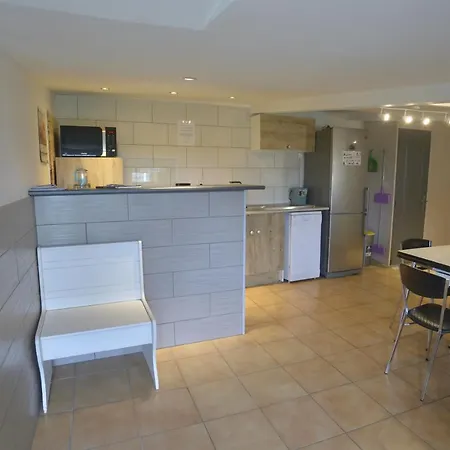 Holiday home Kerlosvezan, A La Campagne, Proche Lampaul-Ploudalmezeau